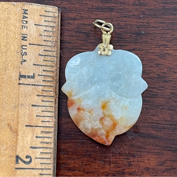 Natural untreated jadeite jade carved leaf pendant & gold tone paperclip chain - Picture 10 of 14
